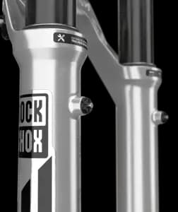 Вилка RockShox Pike Ultimate Charger 3 RC2 - Crown 27.5" Boost™ 15x110 140mm Silver Alum Str Tpr 37offset DebonAir+ (includes Bolt On Fender,2 Btm Tokens, Star nut & Maxle Stealth) C1
