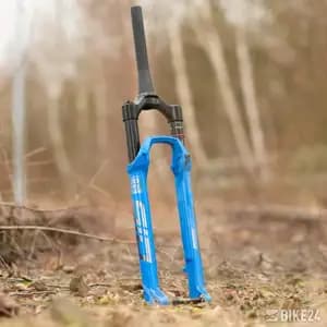 Вилка RockShox SID Ultimate Race Day - Remote 29" Boost™15X110 120mm Gloss Black 44offset Tapered DebonAir (includes Fender, Star nut, Maxle Stealth & TwistLoc Remote) C1