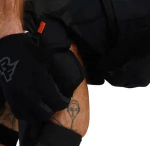 Захист коліна RACE FACE Ambush Leg-Stealth-M