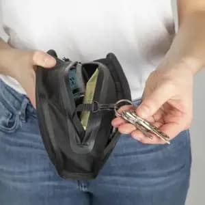 Універсальна сумка з лямкою на пояс або через плече FIDLOCK TWIST essential bag L, чорний
