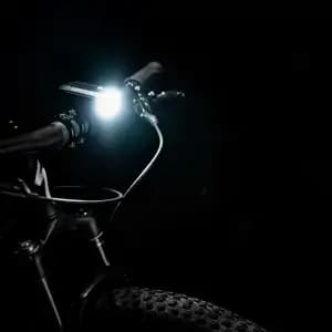 Переднє світло LEZYNE HELMET MICRO DRIVE PRO 1000+ FRONT Чорний матовий 1000 люменів Y18