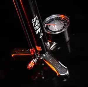 Підлоговий насос LEZYNE STEEL FLOOR DRIVE HV Манометр 3,5" Сріблястий матовий 100psi Y18