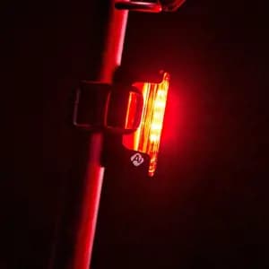 Заднє світло LEZYNE STRIP PRO Ai ALERT 400+ REAR Чорний 400 люменів Y17