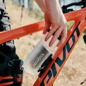 Фляга з конектором та базою FIDLOCK TWIST bottle 600мл., прозорий / чорний