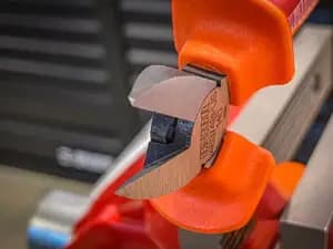 Бокорізи Unior Tools для пластика