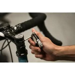 Фляготримач LEZYNE TUBELESS FLOW STORAGE LOADED з мультитулом V PRO 17 та головкою СО2 Чорний Y14