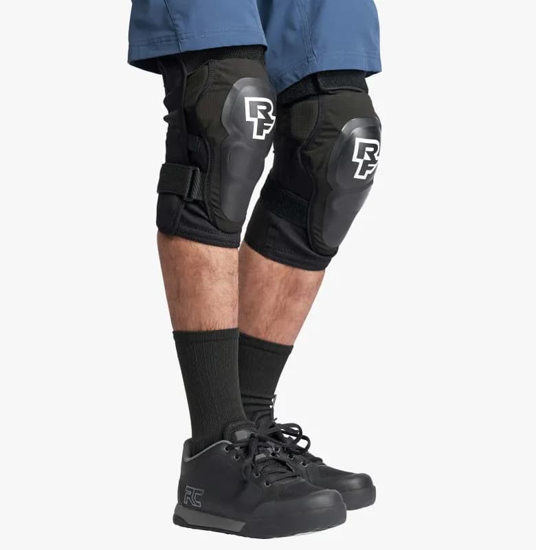 Захист коліна RACE FACE ROAM KNEE-STEALTH-LARGE