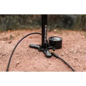 Підлоговий насос LEZYNE GRAVEL DIGITAL DRIVE PRO Чорний матовий 100psi Y14
