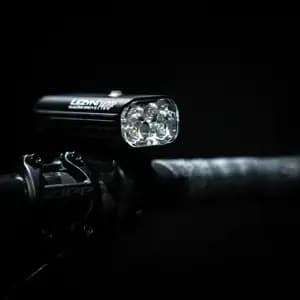 Переднє світло LEZYNE MACRO DRIVE 1400+ FRONT Чорний матовий 1400 люменів Y17