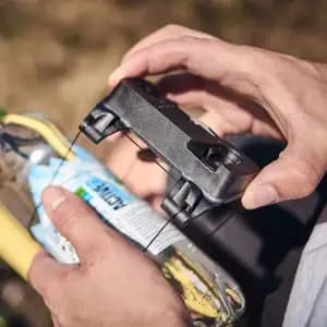 Універсальний конектор під будь яку флягу/пляшку FIDLOCK TWIST uni connector, чорний
