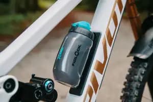 Фляга з конектором FIDLOCK TWIST single bottle 450мл. Antibacterial, прозорий / зелений