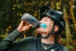 Фляга з конектором FIDLOCK TWIST single bottle 450мл. Antibacterial, прозорий / зелений