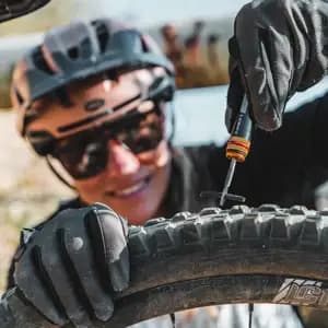 Інтегрований інструмент для безкамерок LEZYNE TUBELESS INSERT KIT Чорний Y14