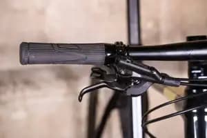 Гріпси MERIDA GRIPS/MERIDA EXPERT 33MM*W:140MM, BLACKWITH ALLOY CLAMP RING