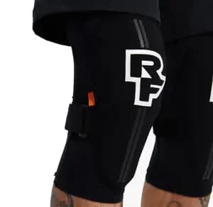 Захист коліна RACE FACE Indy Knee Stealth M