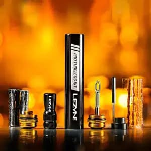 Рем. комплект для безкамерок з насосом СО2 LEZYNE PRO TUBELESS KIT, балон СО2 20г, кріплення, Чорний Y15