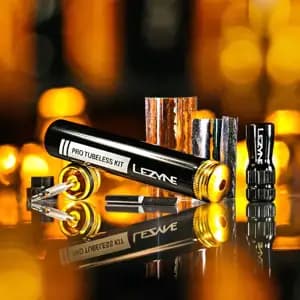 Рем. комплект для безкамерок з насосом СО2 LEZYNE PRO TUBELESS KIT, балон СО2 20г, кріплення, Чорний Y15