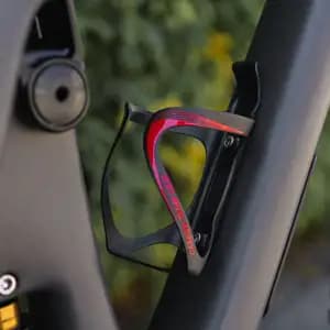 Фляготримач LEZYNE CARBON TEAM CAGE Чорний матовий/Червоний Y14