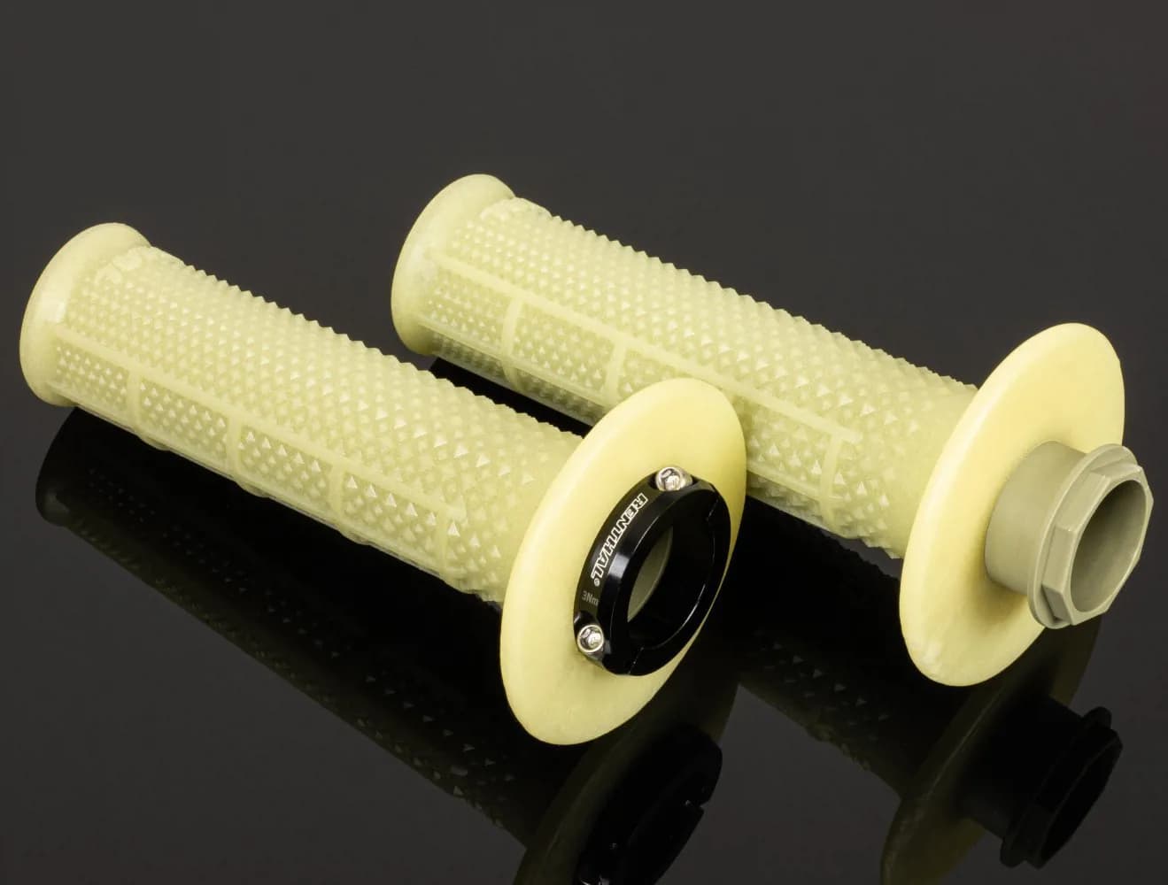 Гріпси Renthal MX R-Works Lock-On Tapered Grips - Half Waffle [Aramid], Kevlar